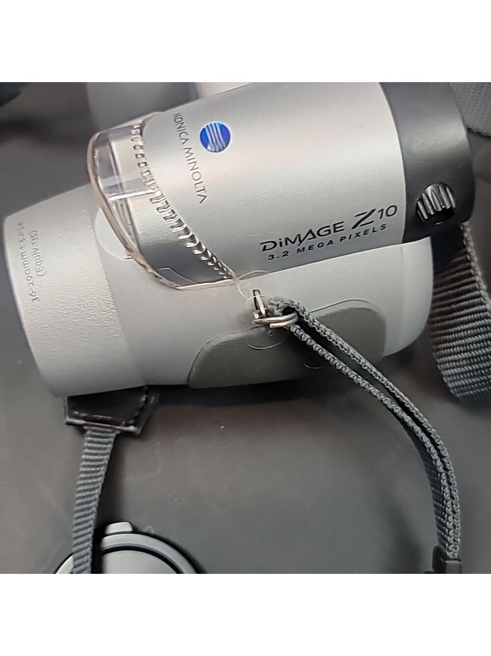Konica Minolta DiMAGE Z10 3.2MP Digital Camera - Silver - Picture 4 of 6